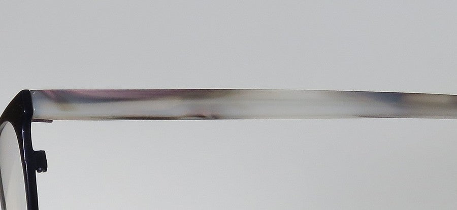 Color_dark purple / pink / horn