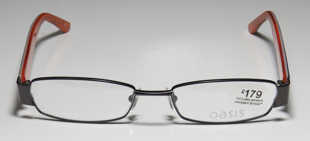 Color_dark brown / gray horn