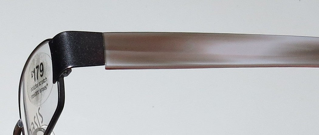 Color_dark brown / gray horn