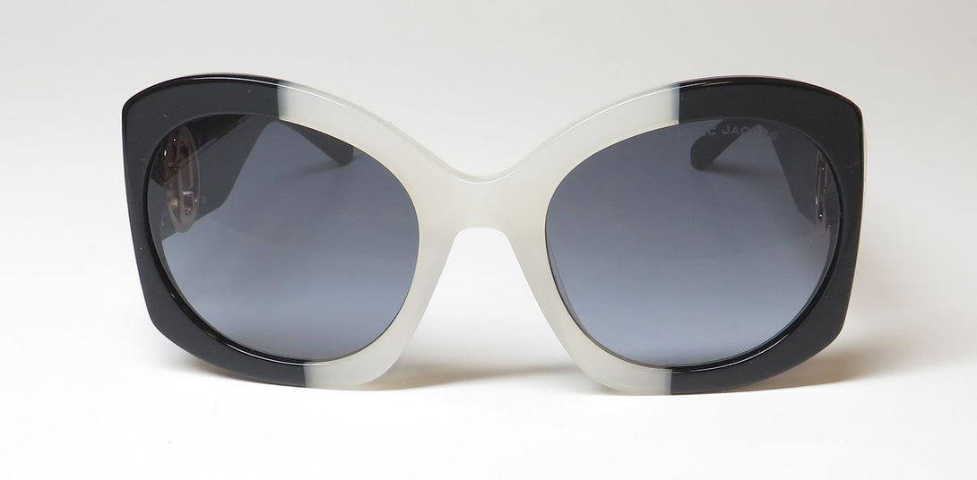 Color_white black
