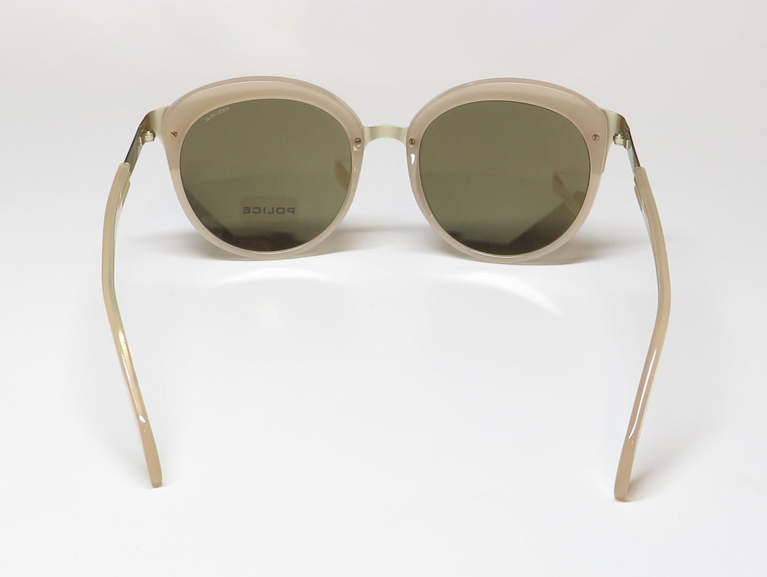 Color_white / gold