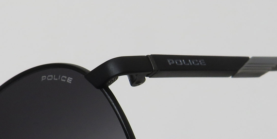Color_matte black / gray