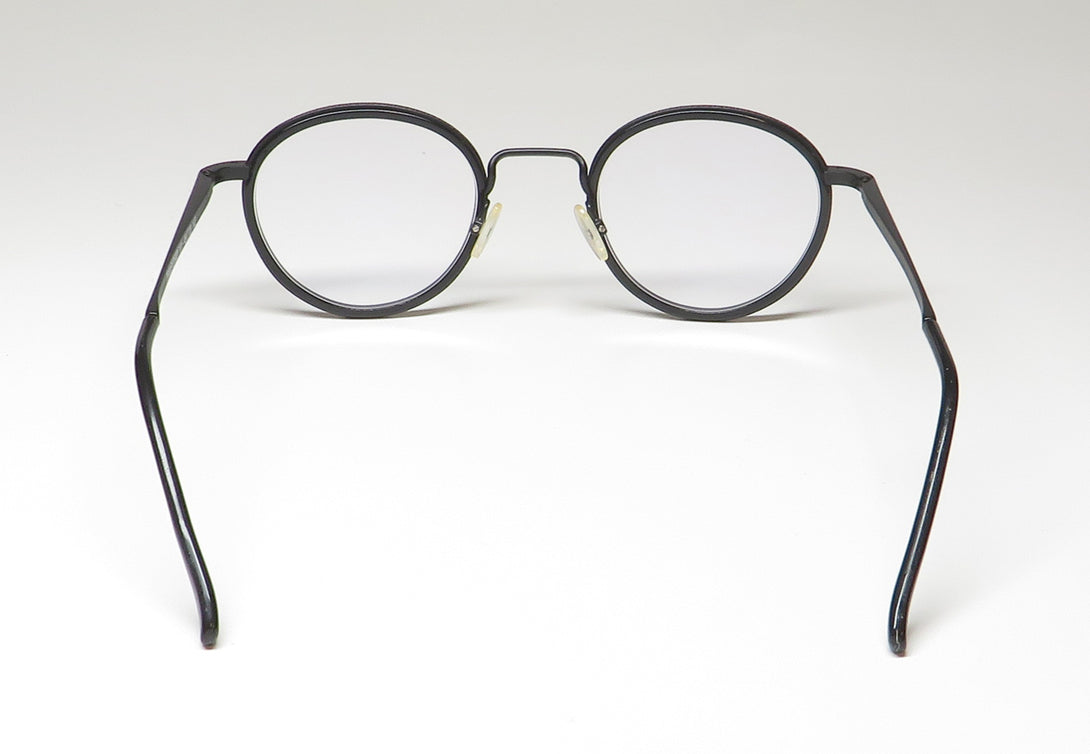 Color_matte black / gold