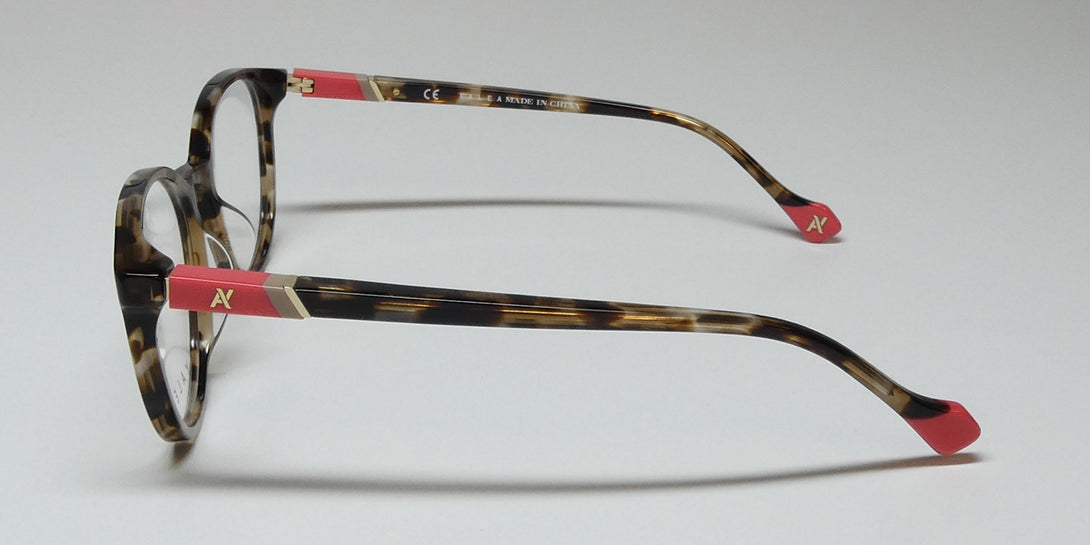 Color_brown tortoise / coral