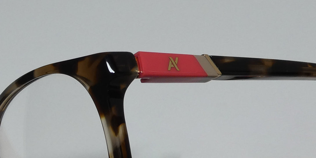 Color_brown tortoise / coral