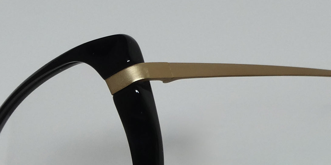 Color_black / matte gold