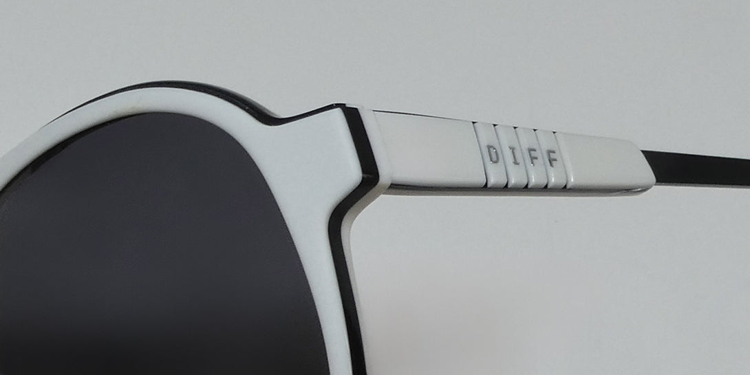 Color_white / black