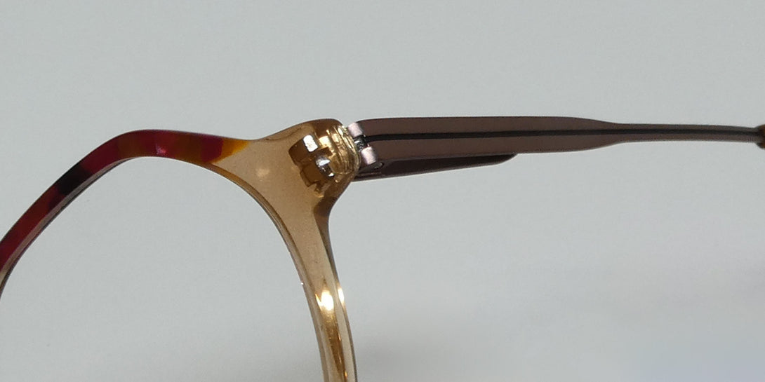 Color_light brown crystal