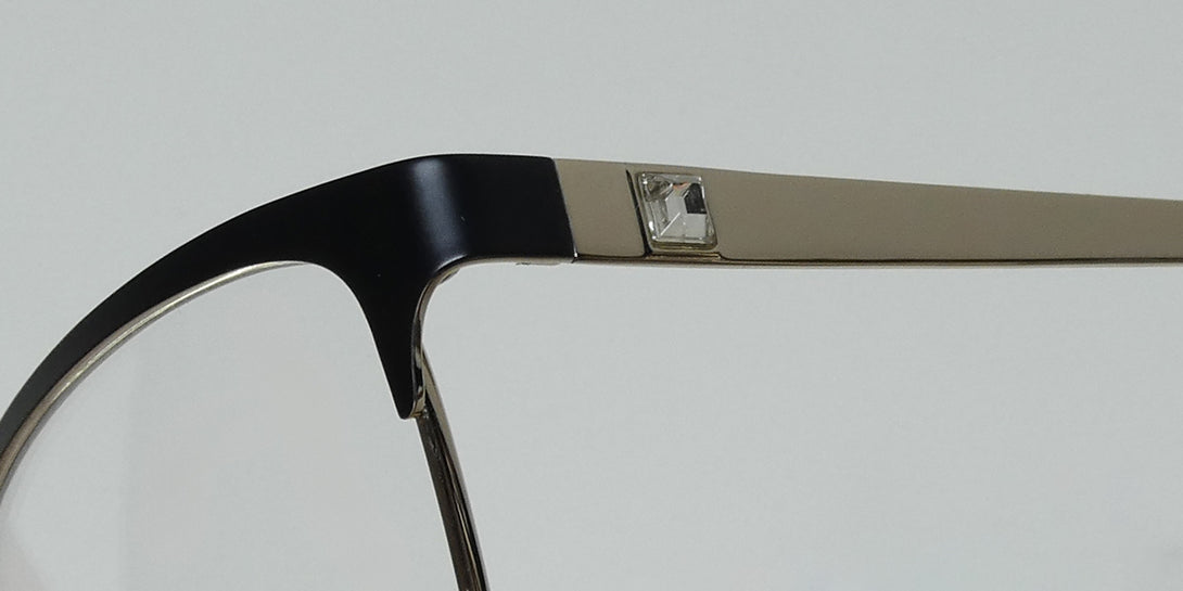 Color_matte black / gold
