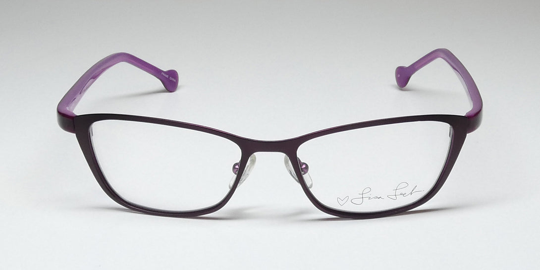 Lisa Loeb Matches Eyeglasses