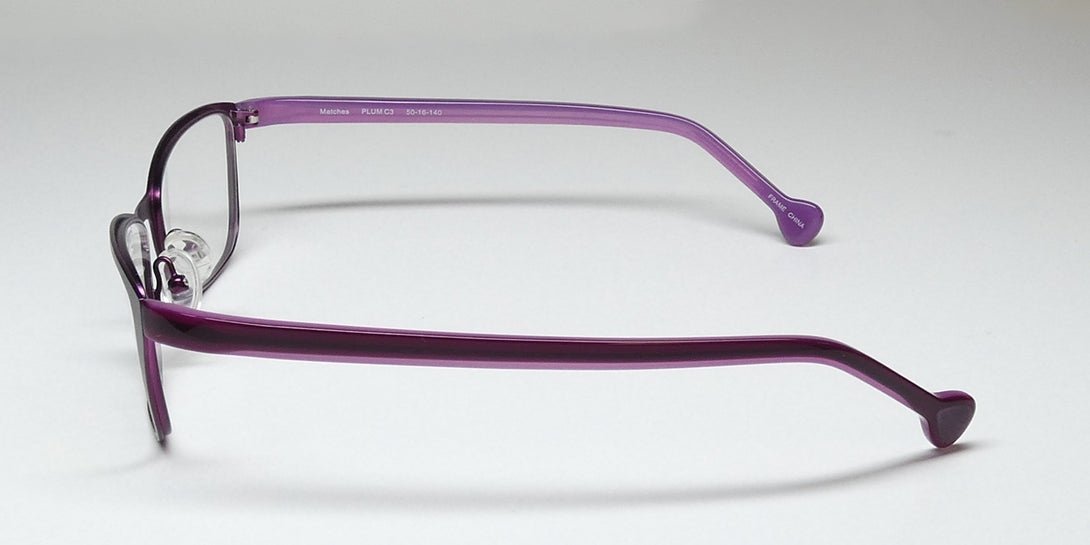 Lisa Loeb Matches Eyeglasses