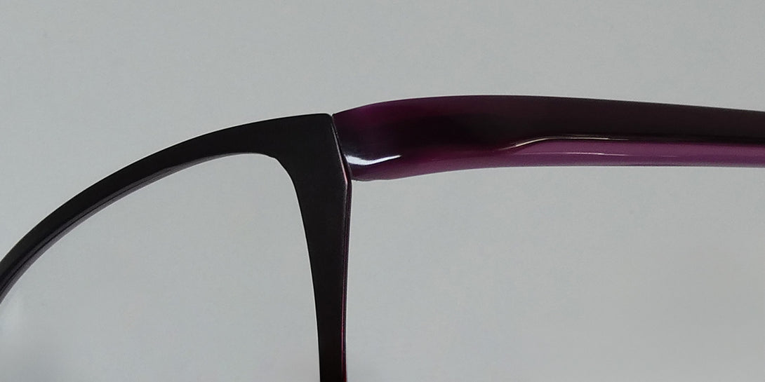 Lisa Loeb Matches Eyeglasses